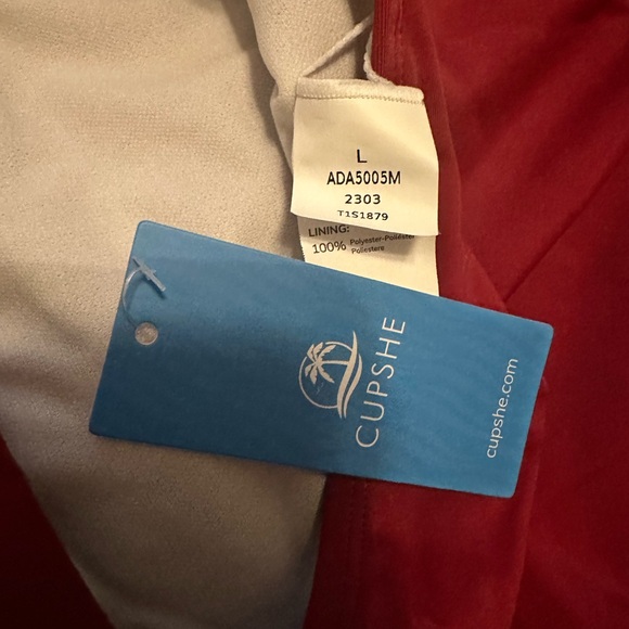 NWT CUPSHE One Piece Swimsuit Sexy Deep V Neck Crisscross Back red size L - Picture 3 of 4